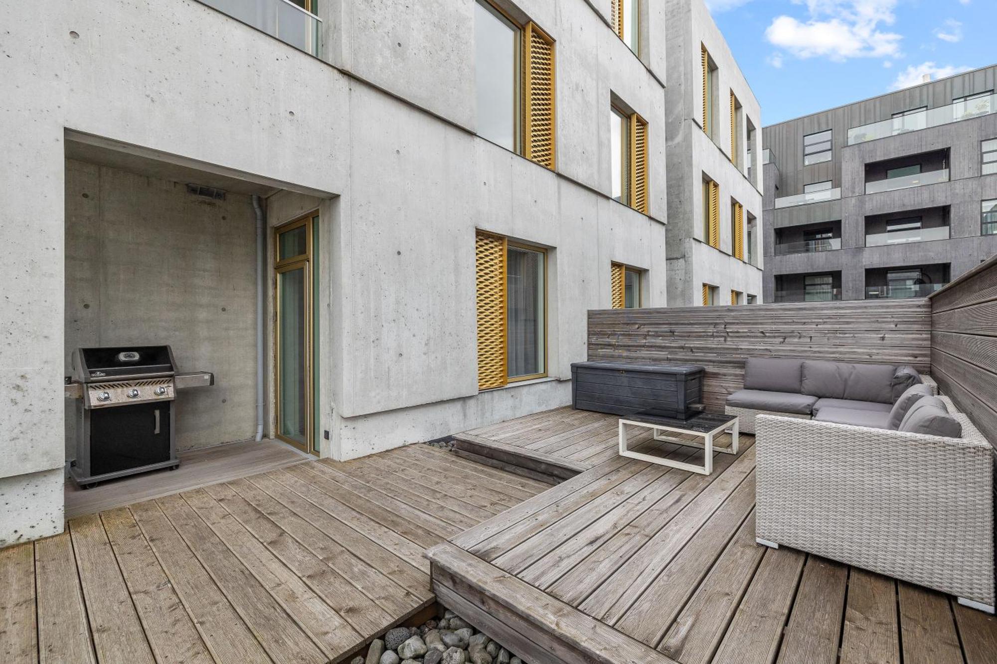 Vibrant Hafnatorg I Spacious Property With Expansive Garage Reykjavik Exterior photo