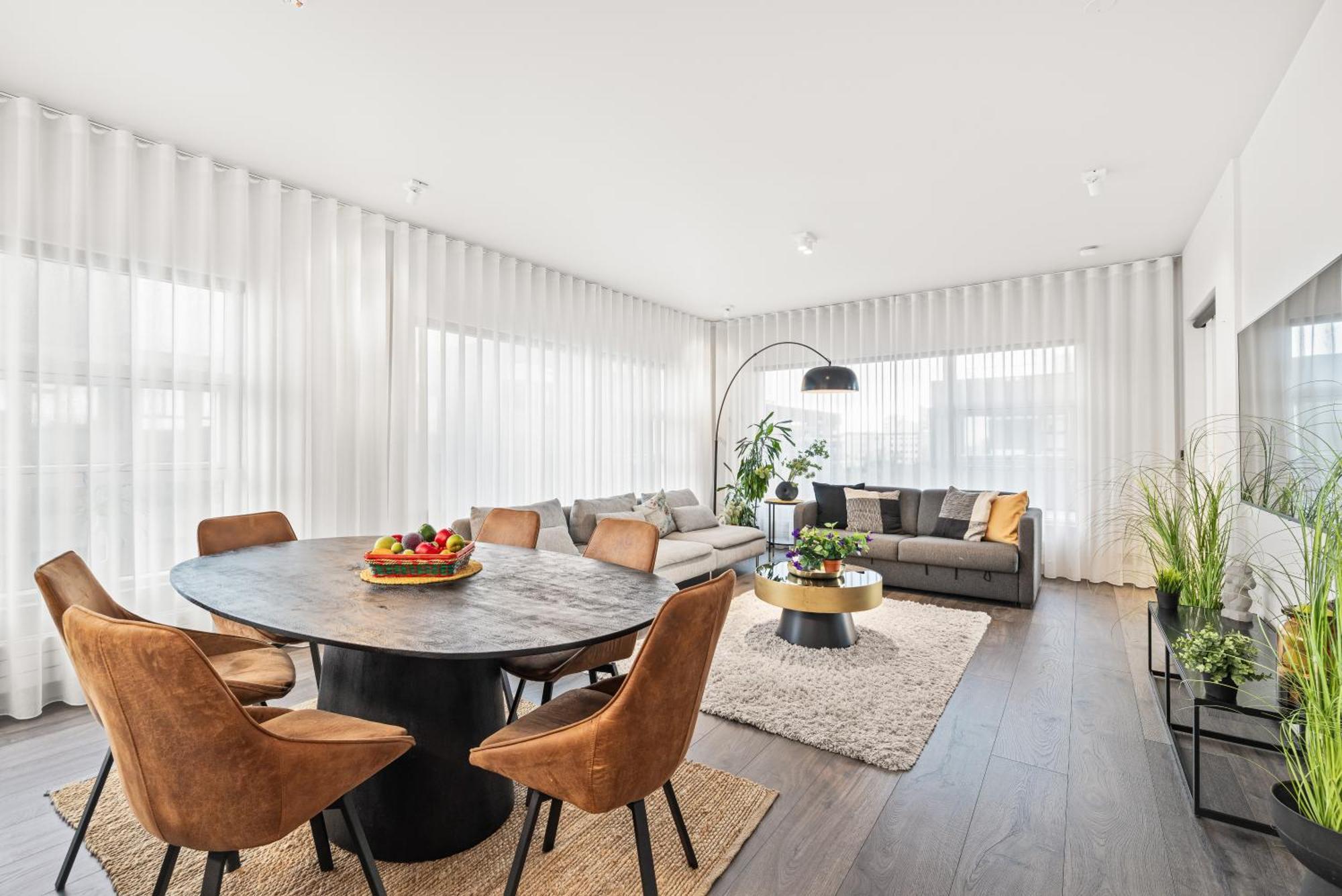 Vibrant Hafnatorg I Spacious Property With Expansive Garage Reykjavik Exterior photo