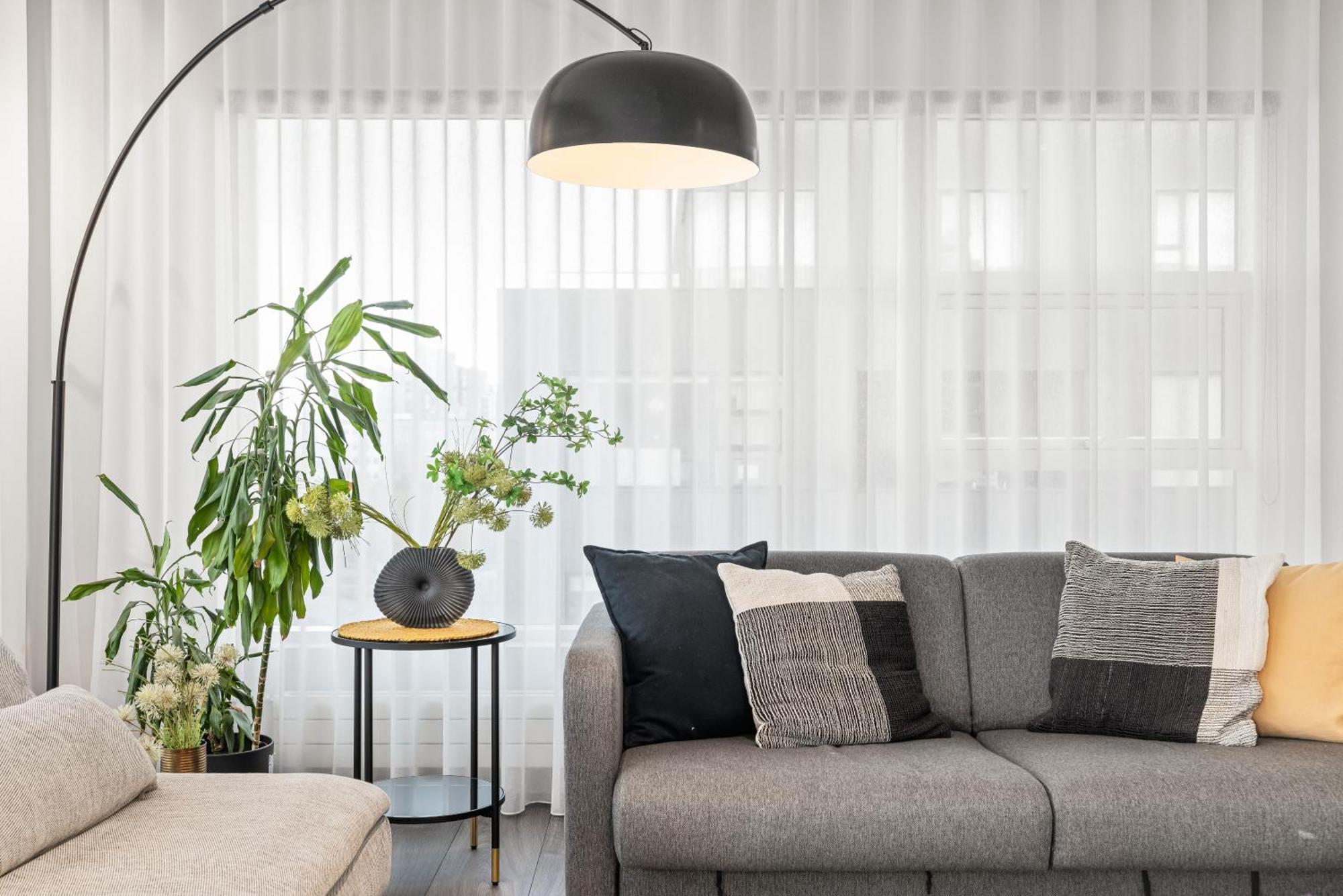 Vibrant Hafnatorg I Spacious Property With Expansive Garage Reykjavik Exterior photo